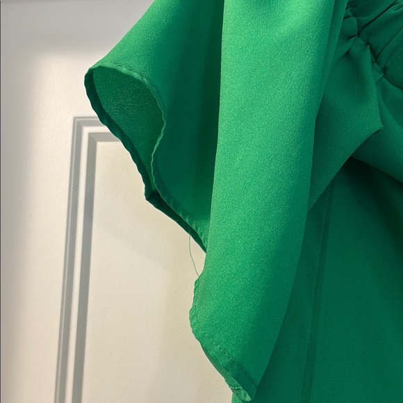 Green Ruched Blouse with Short Sleeves - Picture 5 of 9